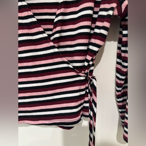 Forever 21 Striped Wrap Top size large - Picture 4 of 7
